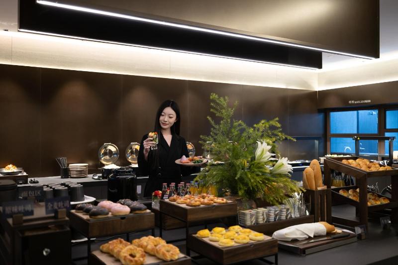 西安钟楼古城墙亚朵酒店 - image 3