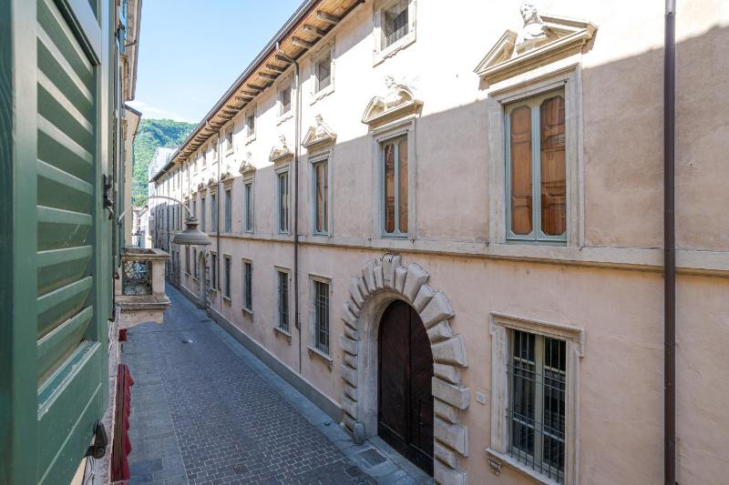 Como Center Apartments - image 6