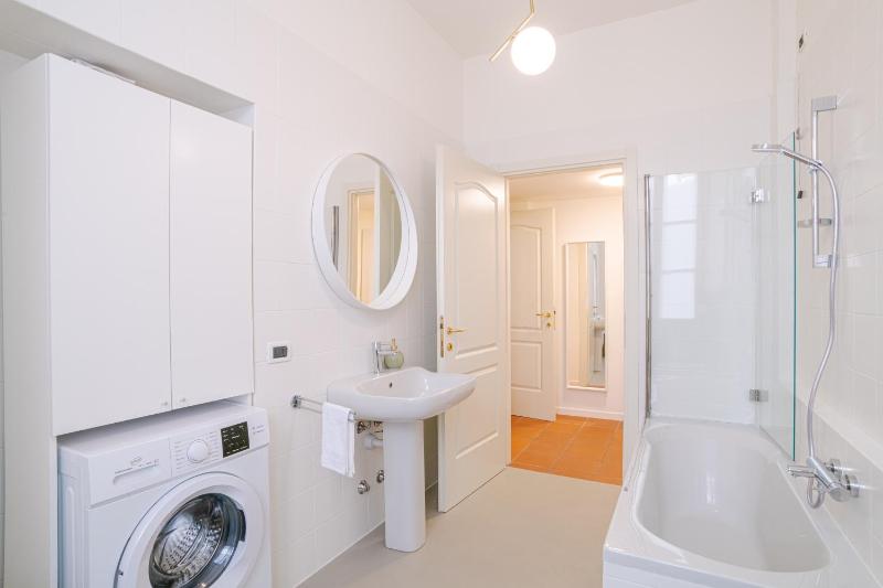 Como Center Apartments - image 5