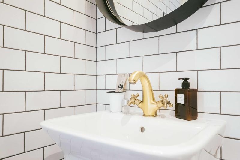 Twin Room with Patio View image 4