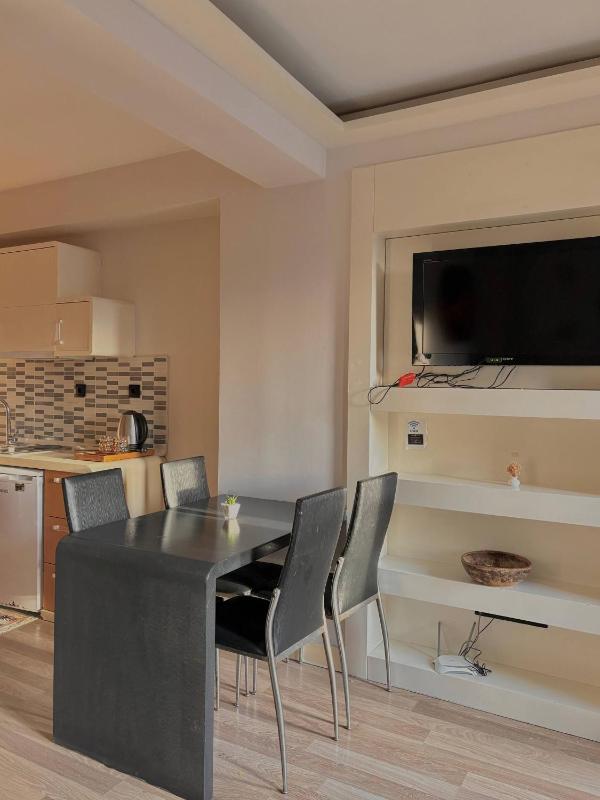 Taksim Square-1BR Rooftop Suite 07 - image 16