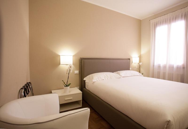 One-Bedroom Apartment image 3