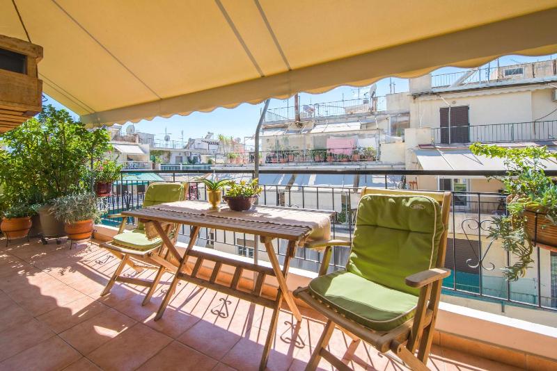 Cozy Apartment with Beautiful Balcony - image 1