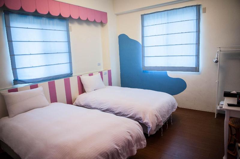 My Starry Bed and Breakfast - image 28