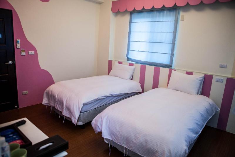 My Starry Bed and Breakfast - image 38