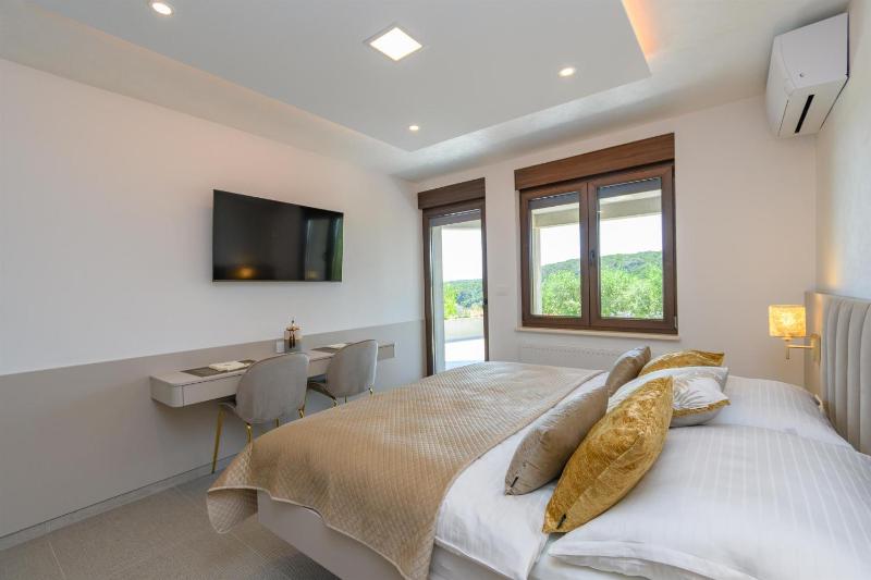 Apartments Villa Ana - image 3