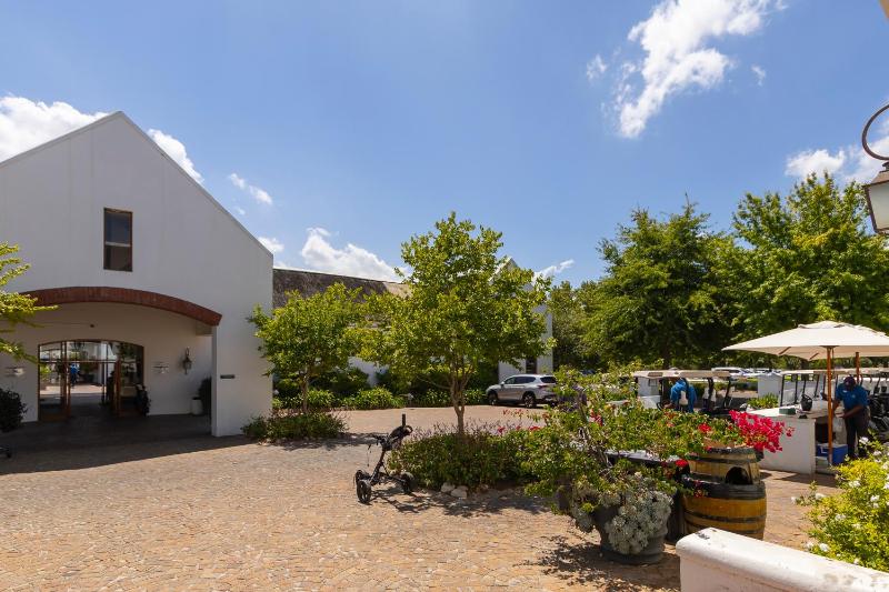 Winelands Golf Lodges 24 - image 3