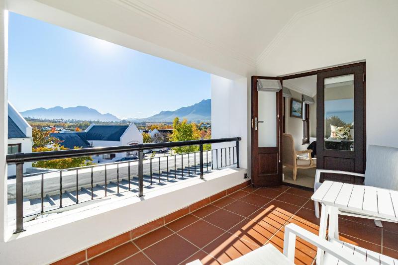Winelands Golf Lodges 26 at De Zalze - image 6