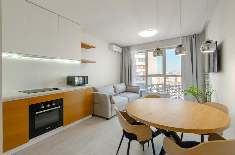 17-86 Kvartet Vasyl Lypkivskyi 16a Kyiv railway station metro nearby panoramic city view Petrovdom Apartment - image 12
