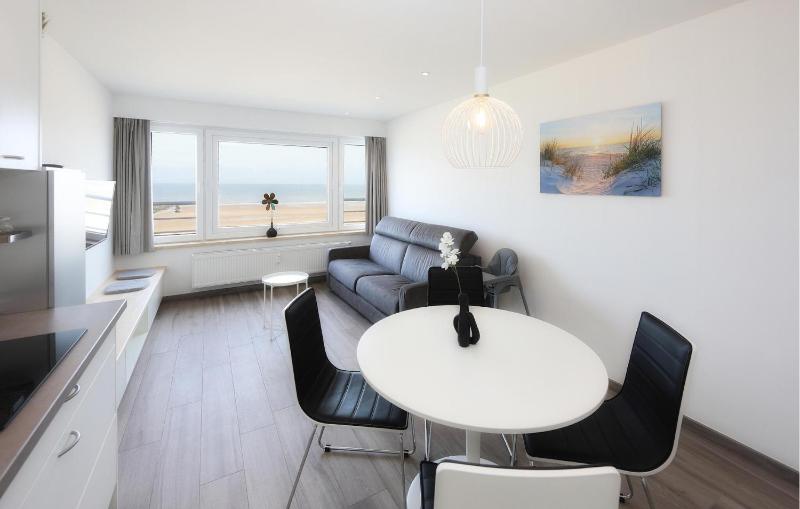 1 Bedroom Stunning Apartment In Oostende - image 1