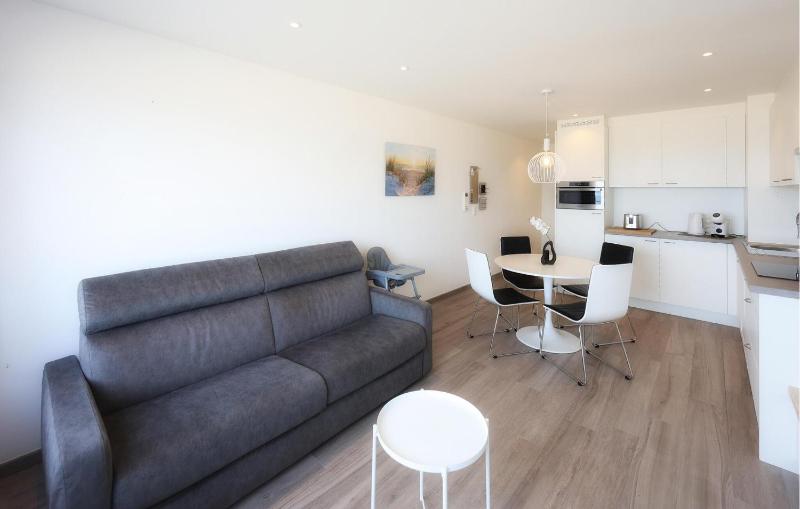 1 Bedroom Stunning Apartment In Oostende - image 17