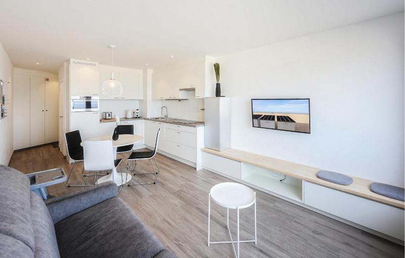 1 Bedroom Stunning Apartment In Oostende - image 8