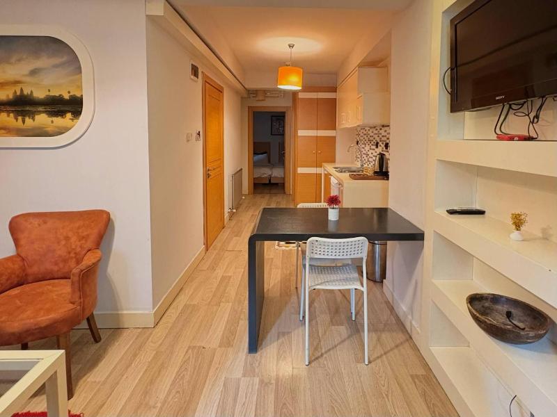 Taksim Square1BR Suite 01 - image 4
