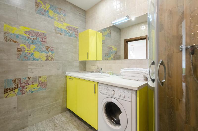 13-59b Kvartet Vasyl Lypkivskyi 16v Kyiv railway station metro nearby panoramic city view Petrovdom Apartment - image 7