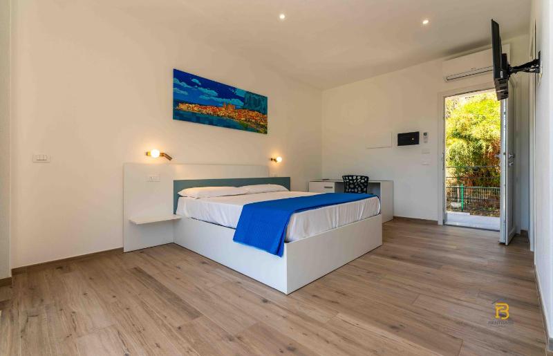 Zenit - Rooms and Pool - image 2