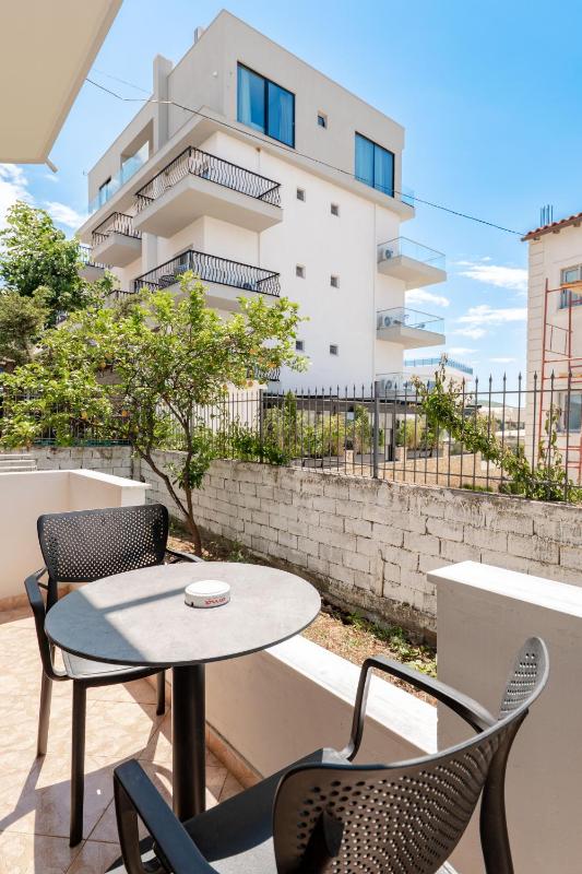 Center Apartments - image 10