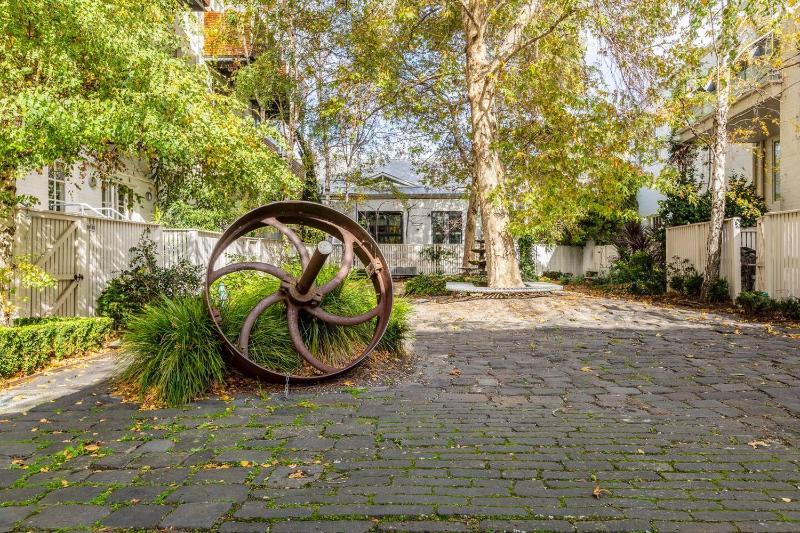 Tullo Place - Richmond Heritage with Artistic Charm - image 3