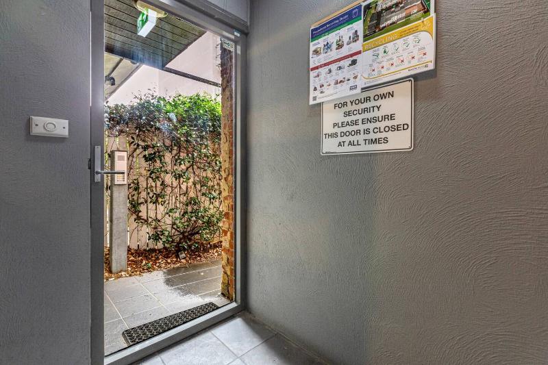 Tullo Place - Richmond Heritage with Artistic Charm - image 13