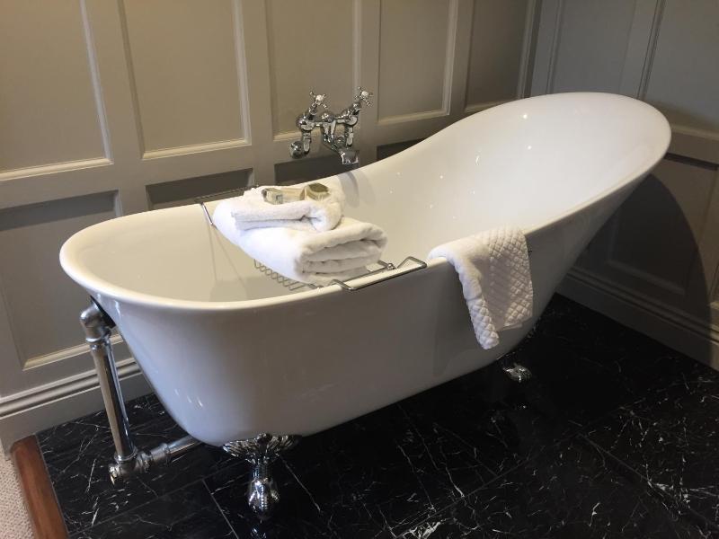 Luxury King Room image 3