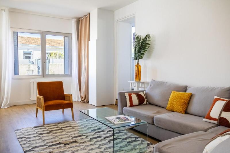 Grande maison familiale en ville avec Jacuzzi - image 11