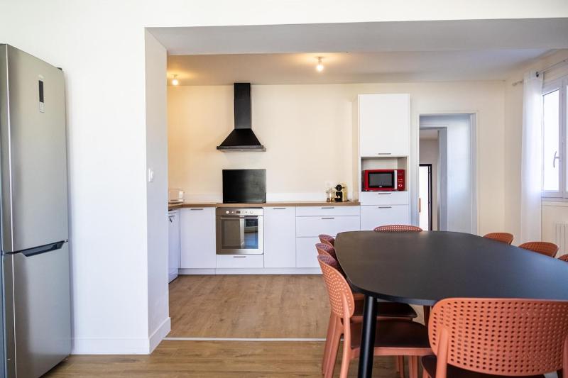 Grande maison familiale en ville avec Jacuzzi - image 24