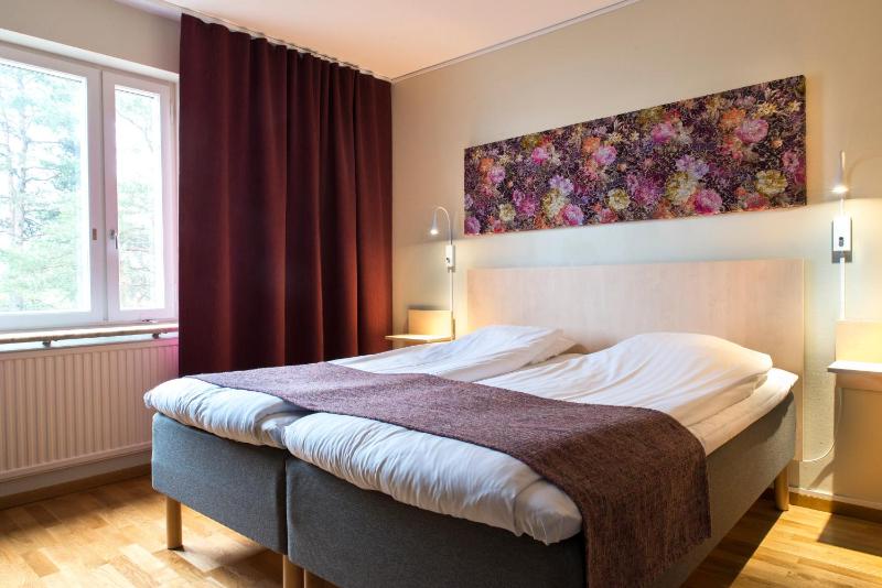 Economy Triple Room image 4