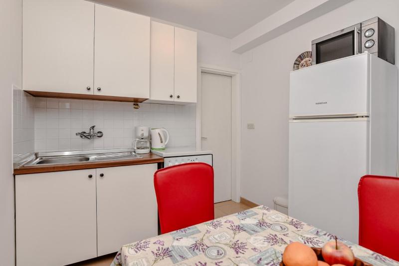 Apartment Nuka - One Bedroom Apartment with Terrace - image 11