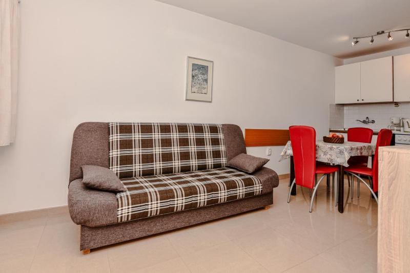 Apartment Nuka - One Bedroom Apartment with Terrace - image 24