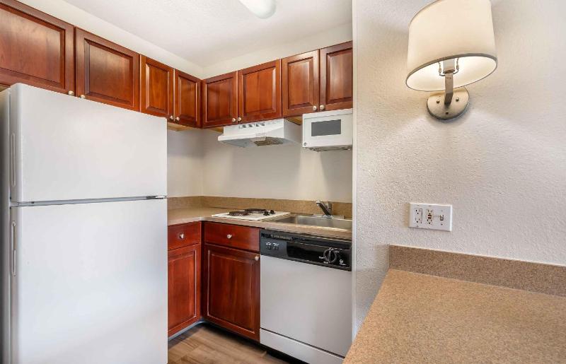 Extended Stay America Suites - Tampa - Airport - N. Westshore Blvd. - image 13