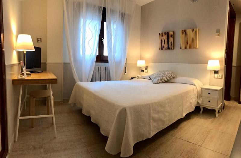 Double or Twin Room image 4