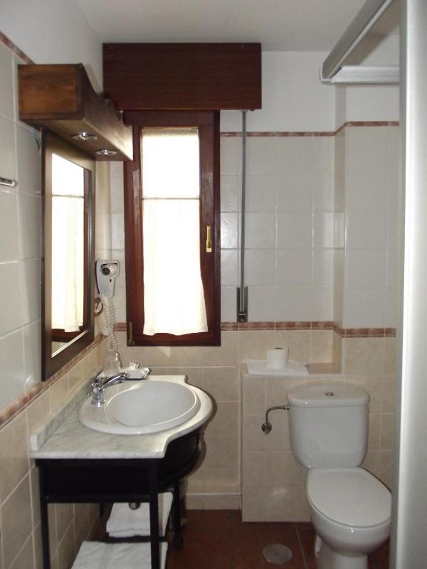 Standard Double or Twin Room image 3