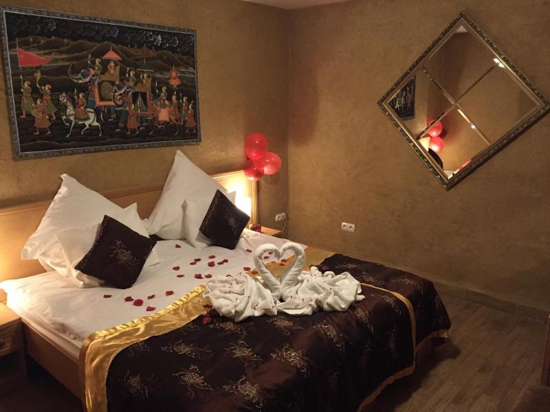 Double or Twin Room image 4