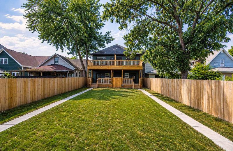 Emerald Escape-Family Friendly Duplex-Long Stays Welcome - image 21