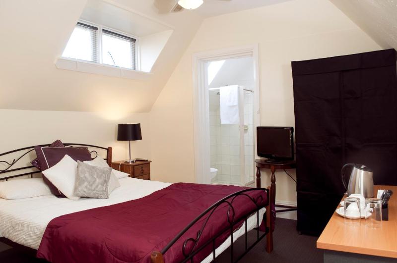 Deluxe Queen Room