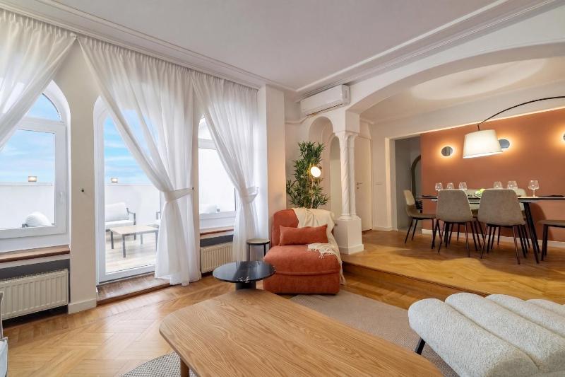 2-Story 3BR - Top-Floor Rooftop Terrace & Stunning Views - Historic Center - image 11