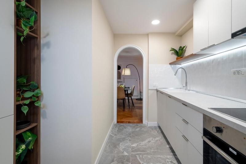 2-Story 3BR - Top-Floor Rooftop Terrace & Stunning Views - Historic Center - image 5