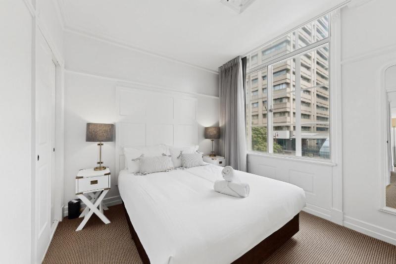 Skyline 1-Bed Retreat in Brisbane City - image 7