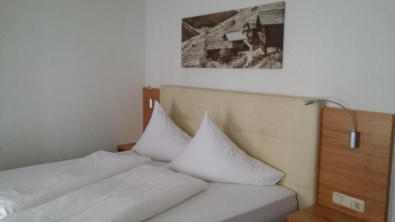 Double Room image 4
