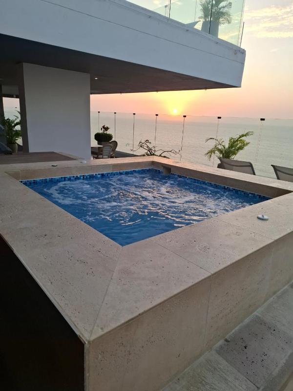 Morros Luxury Beachfront Infinity Pool - image 3