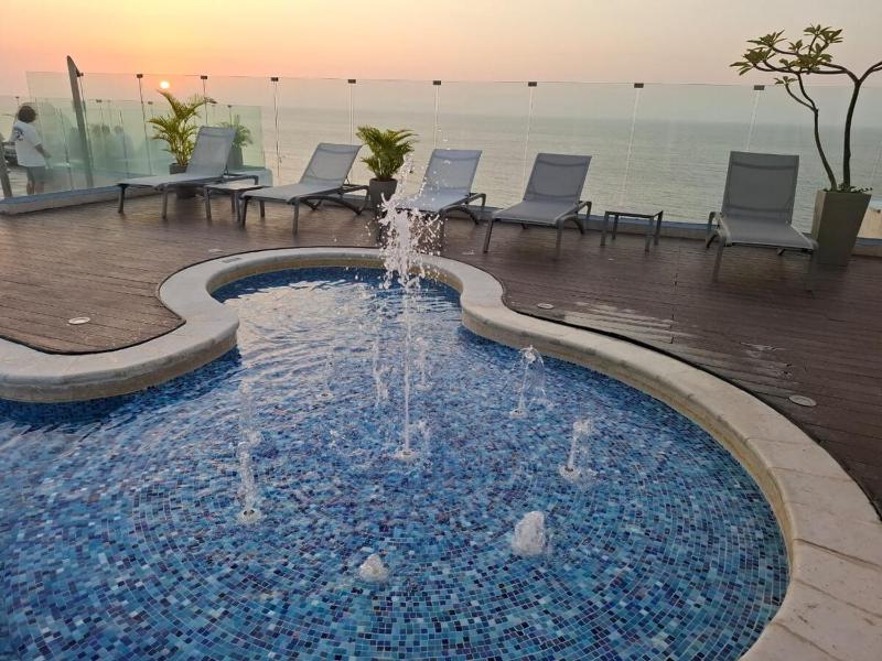 Morros Luxury Beachfront Infinity Pool - image 12