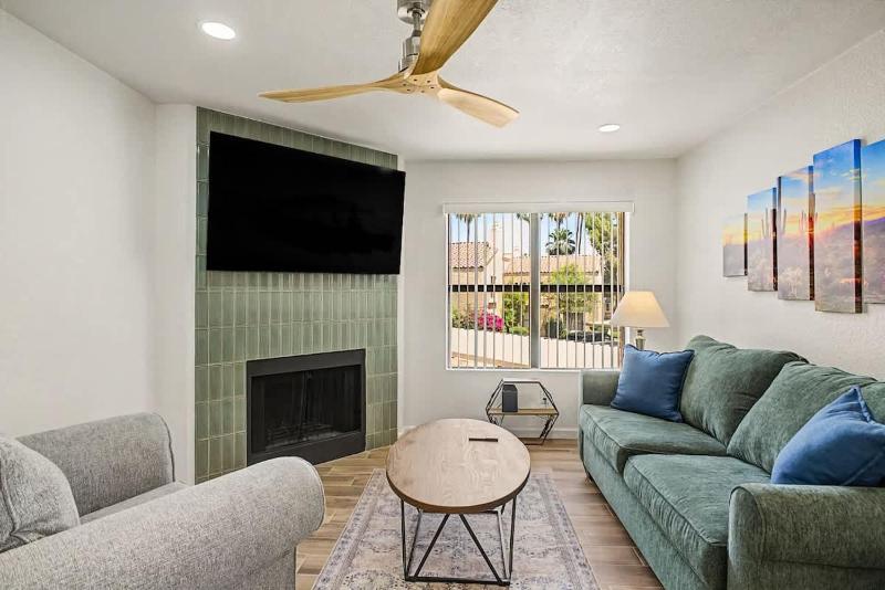 Central Scottsdale Haven Condo - image 1