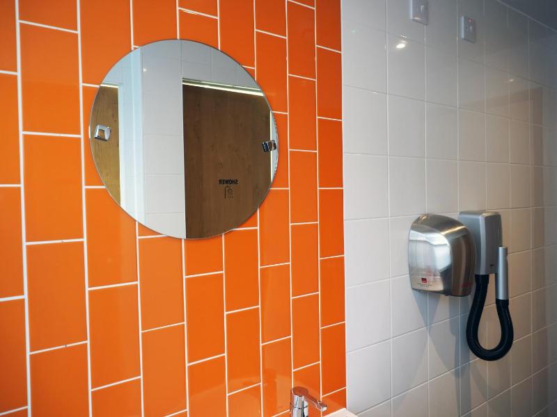 Bed in 8-Bed Mixed Dormitory Room image 1