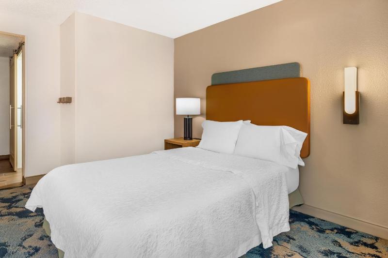 Hampton Inn Tampa-International Airport/Westshore - image 36