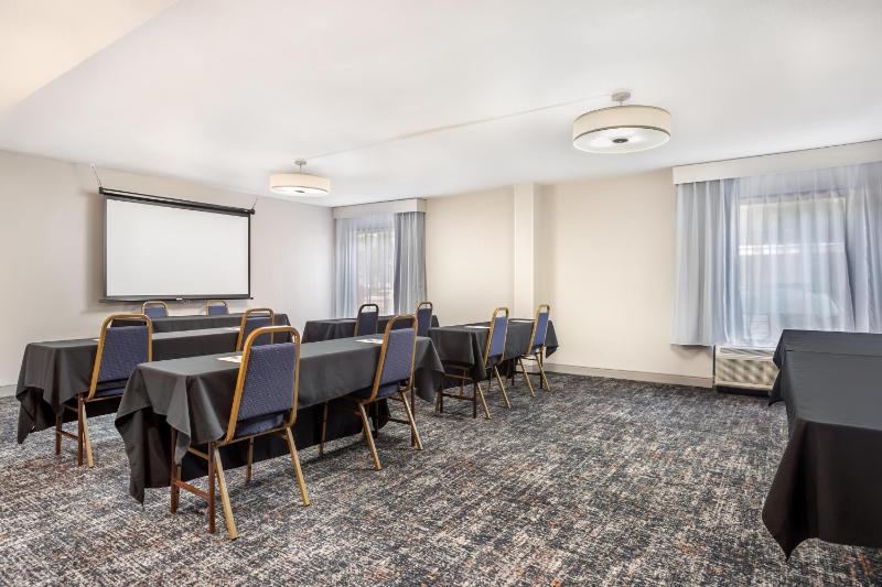 Hampton Inn Tampa-International Airport/Westshore - image 42