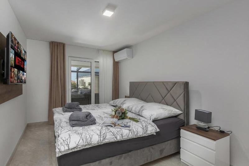 Spacious Pool Apartment Crikvenica - Happy Rentals - image 24