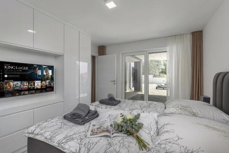 Spacious Pool Apartment Crikvenica - Happy Rentals - image 14