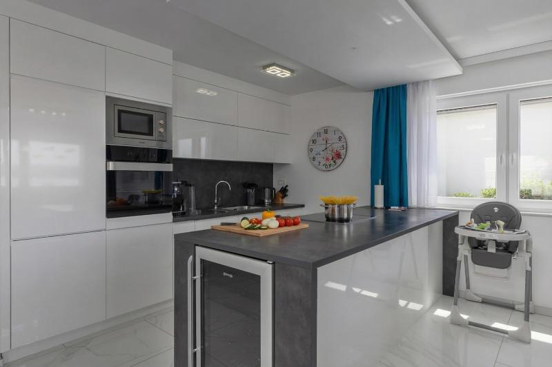 Luxury Pool Apartment With Sea View - Happy Rentals - image 31