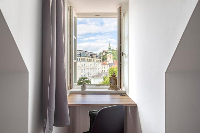 Schlossberg Panorama Suite - 3BR & Free Parking in Altstadt by HERO HOMES Graz - image 27