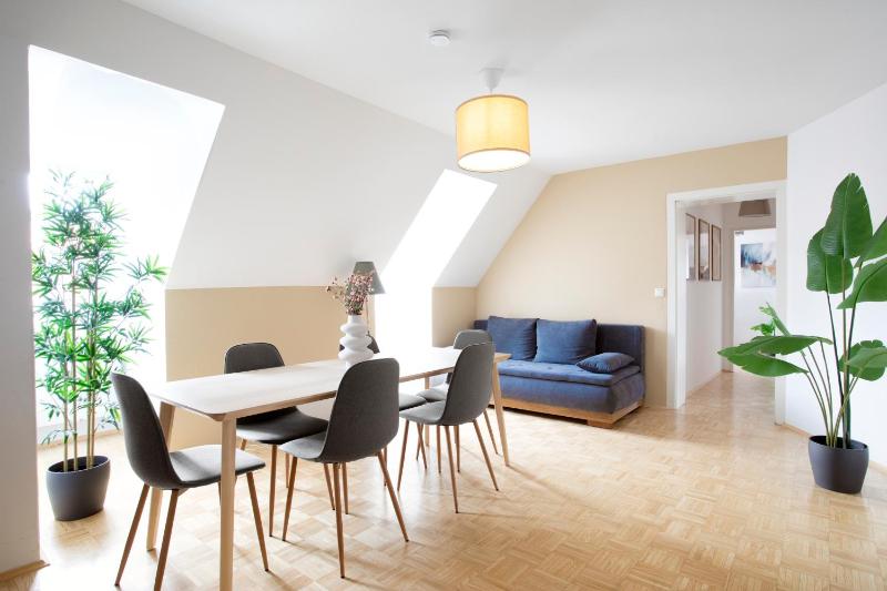 Spacious Quiet Family Suite - 2BR & Free Parking in Altstadt by HERO HOMES Graz - image 29