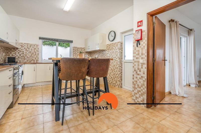 #245 Family Villa w Pool 5 Min to Zoomarine - image 40